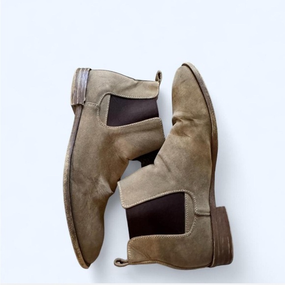 Robert Wayne Other - Robert Wayne Men's Tan Suede Chelsea Boots 10.5
